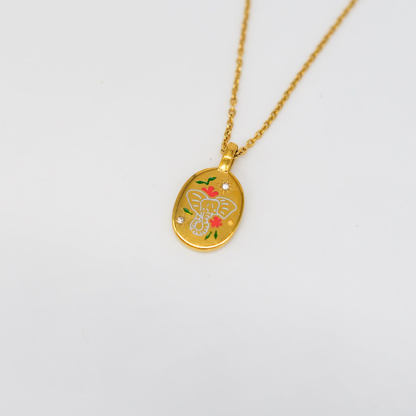 Collier pendentif ovale éléphant et fleurs