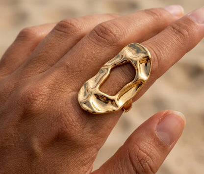 Bague Martelée en Or Ajustable – Style Organique