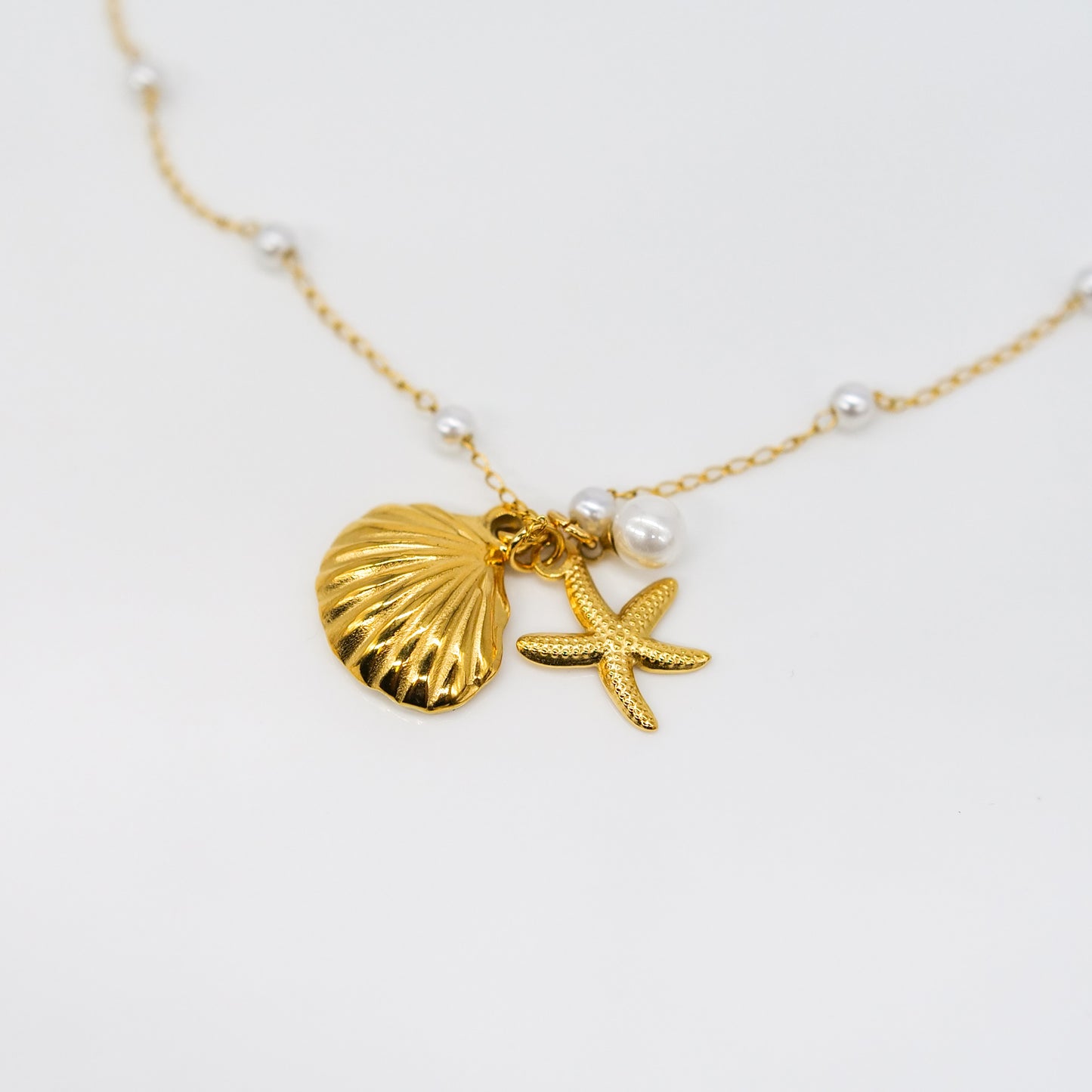 Collier coquillage et étoile de mer avec perles