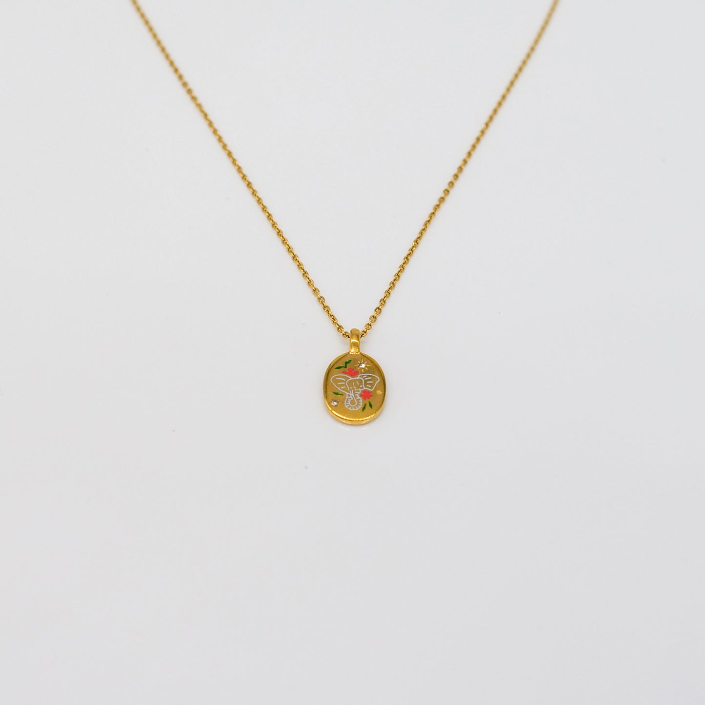 Collier pendentif ovale éléphant et fleurs