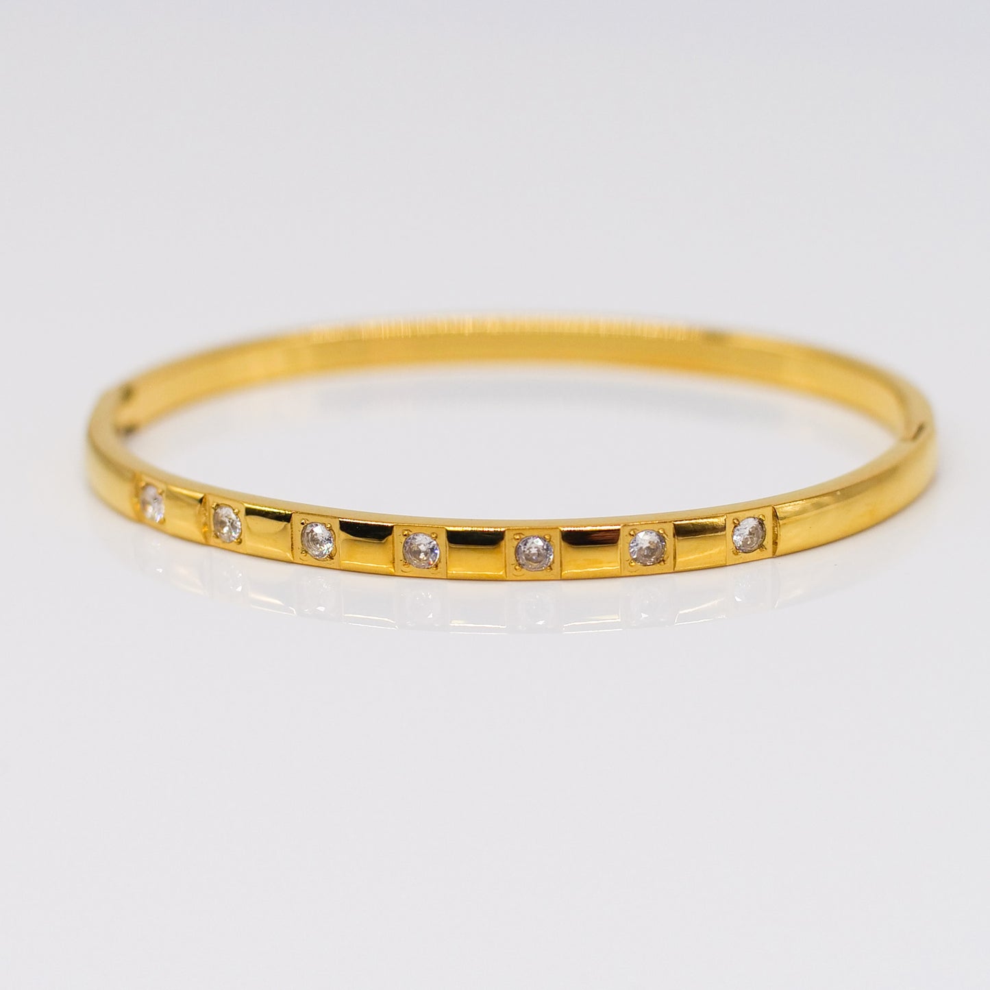 Bracelet Élégant avec 7 Carrés Facettés