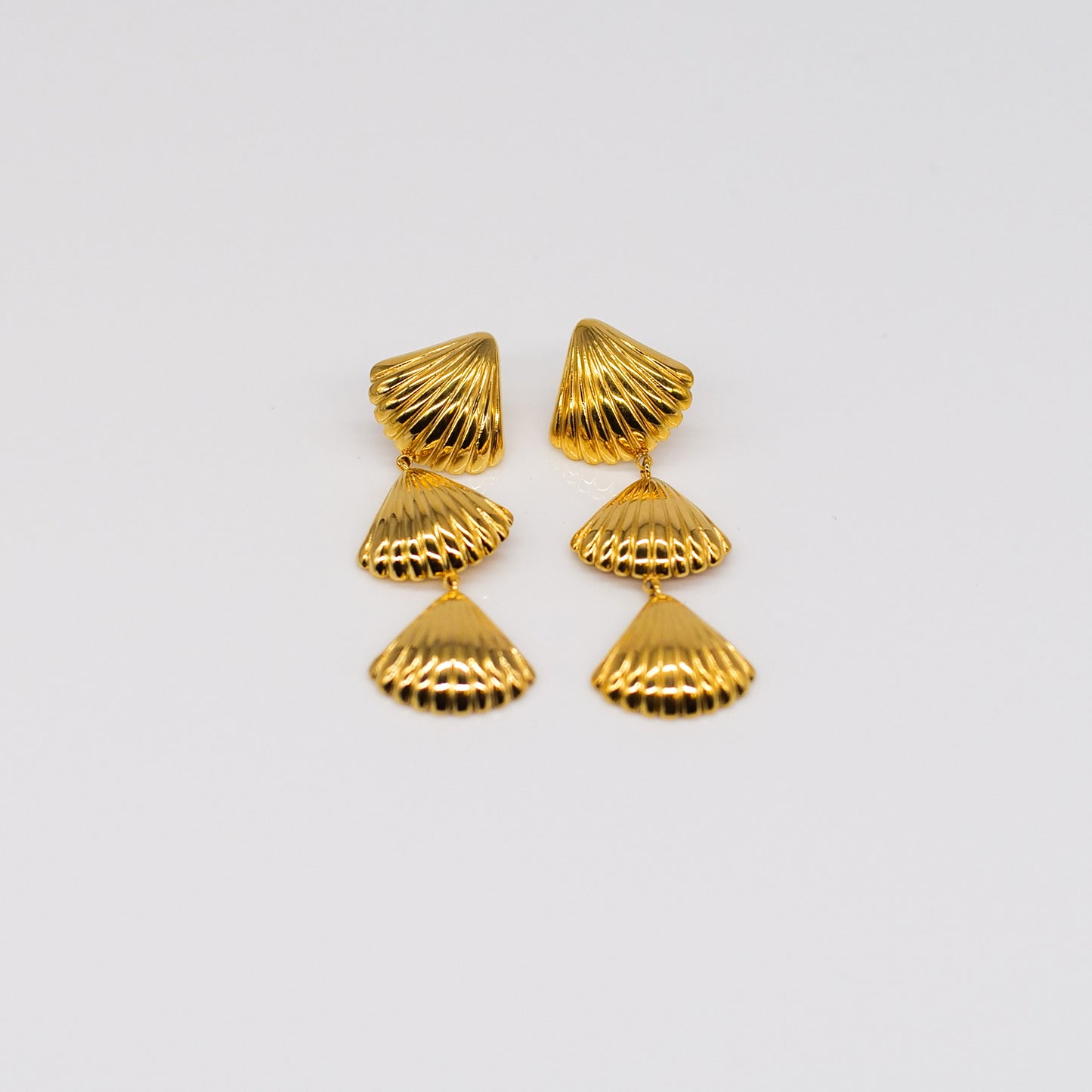 Boucles d’Oreilles Pendantes avec Trois Coquilles Saint-Jacques