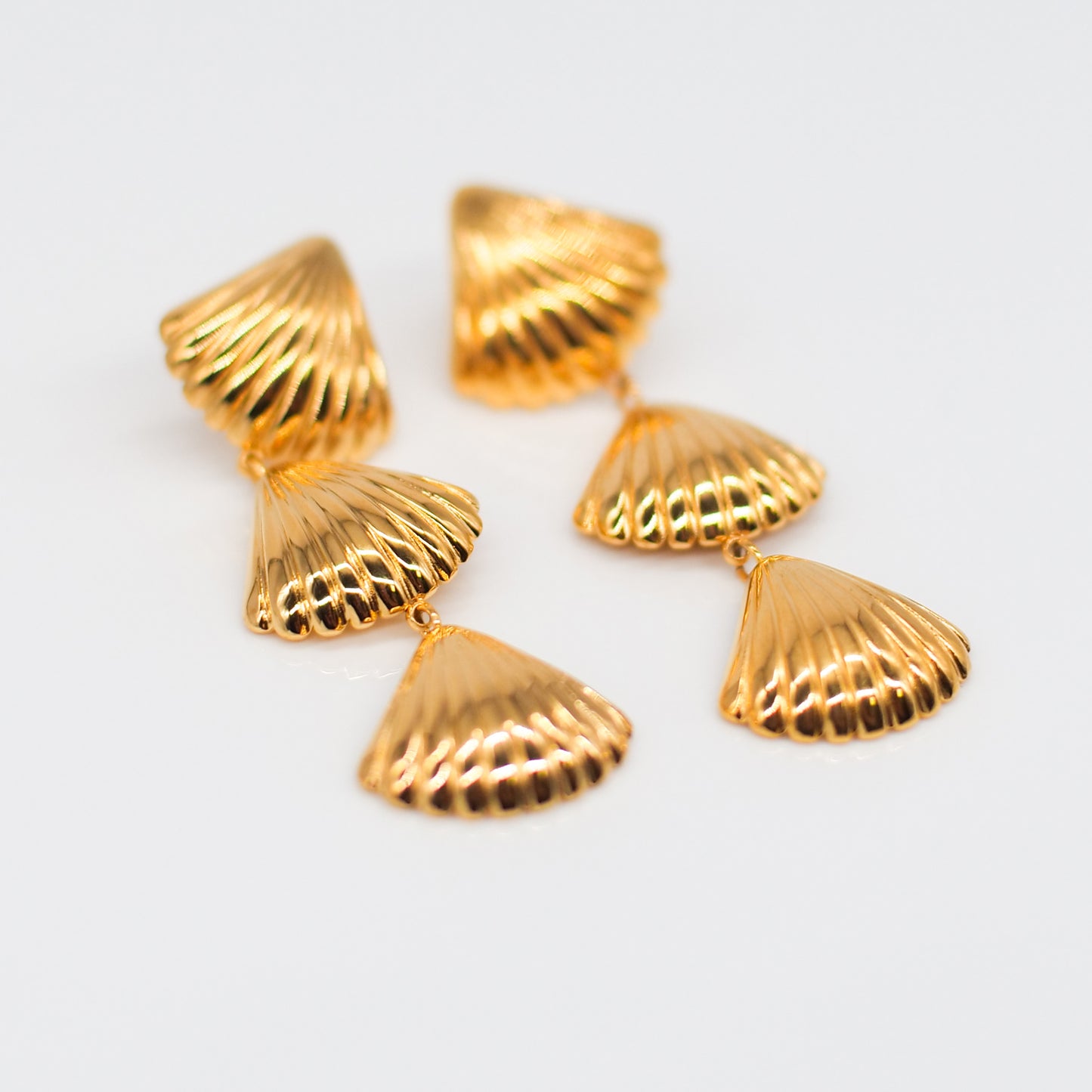 Boucles d’Oreilles Pendantes avec Trois Coquilles Saint-Jacques