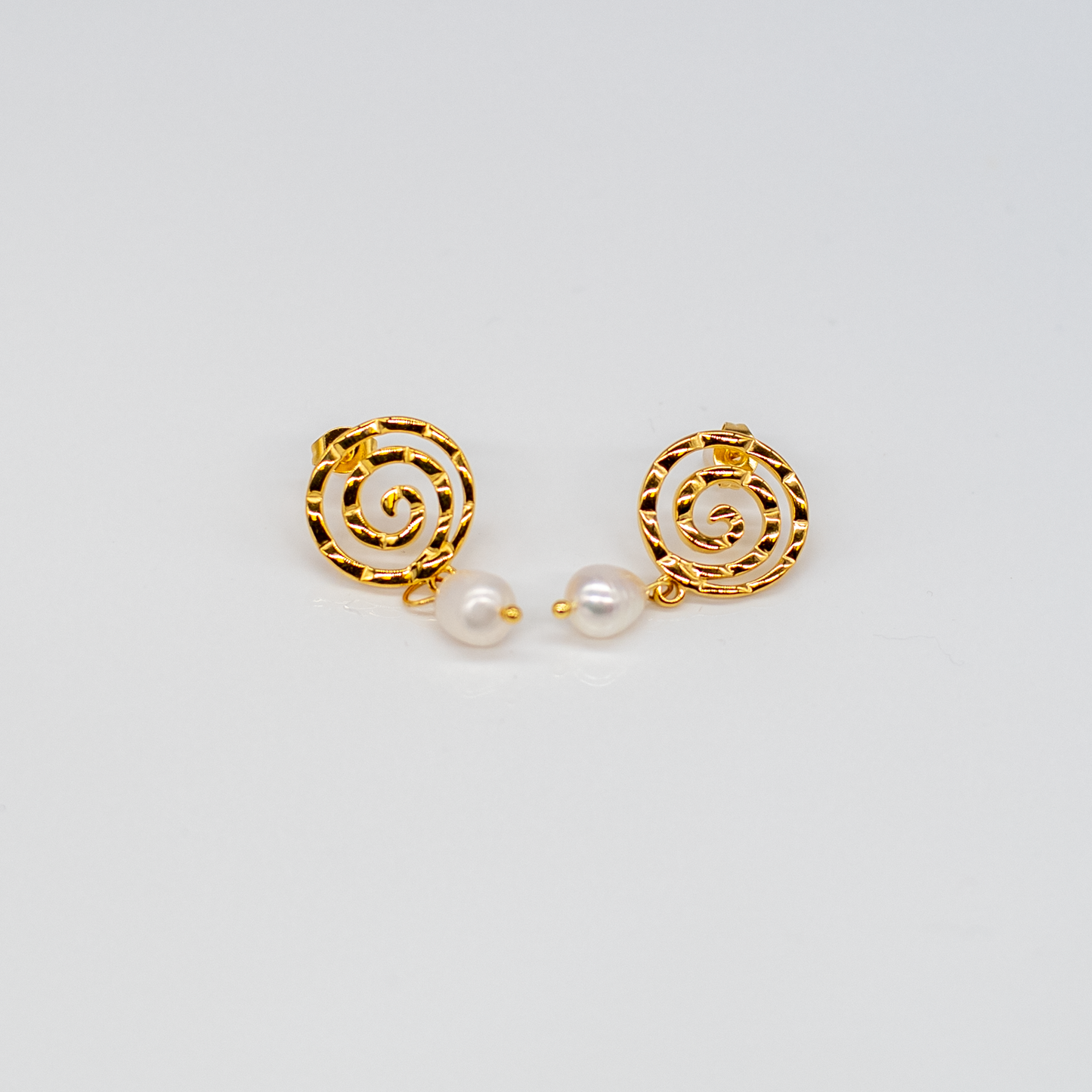 Boucles d’oreilles spirale avec perle pendante